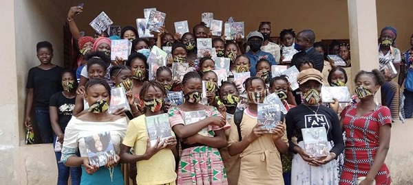 Gueckédou-Education : Remise de kits  scolaires  aux lauréates de Bambo