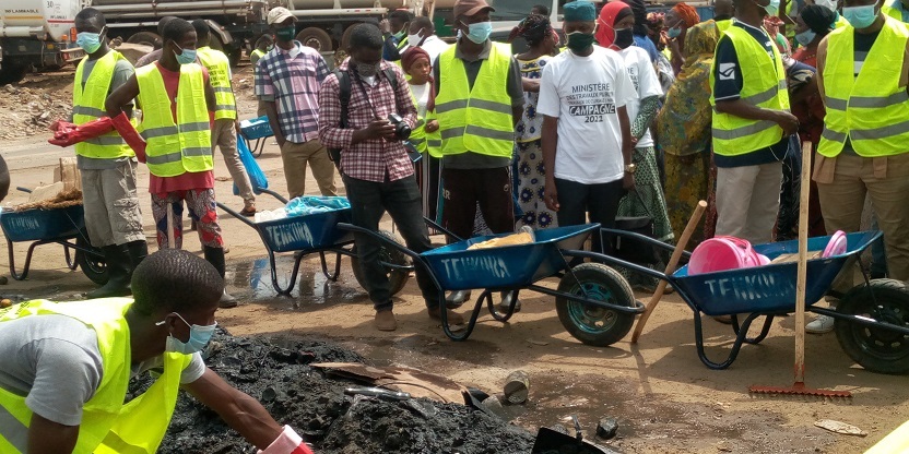 Guinée- TP : Lancement des opérations de curage des caniveaux à Coankry