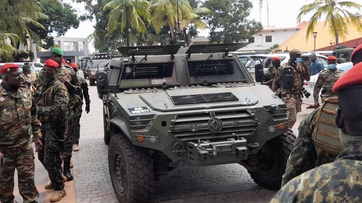 Conakry-Politique : La mission de la CEDEAO en tête à tête avec le lieutenant-colonel Mamady Doumbouya