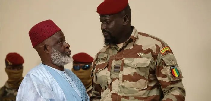 Assises nationales : le rapport provisoire remis au Président Colonel Mamadi Doumbouya