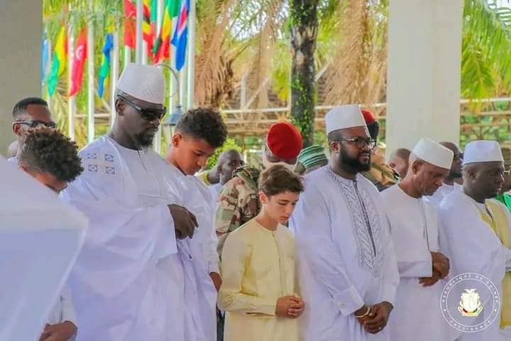 Guinée/Fête de Tabaski : Le Colonel Mamadi Doumbouya a accompli la prière au Palais Mohamed V