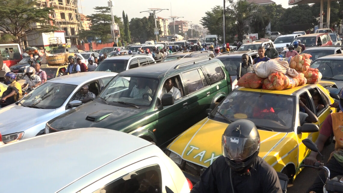 Conakry  : Des  embouteillages interminables provoqués par les travaux de l’échangeur de Bambéto