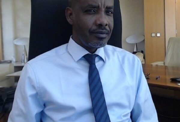 Arnaque : Un guinéen se fait arnaquer  par M. Djibrine Mahamat,  directeur central des opérations financières de  la BEAC au Cameroun