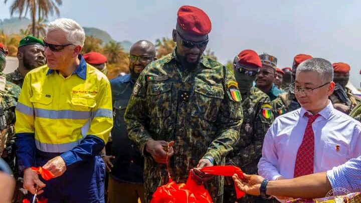 Guinée /Simandou: Le Chef de l’État préside  la cérémonie de pose de la première poutre du chemin de fer de la Compagnie du Trans-Guinéen