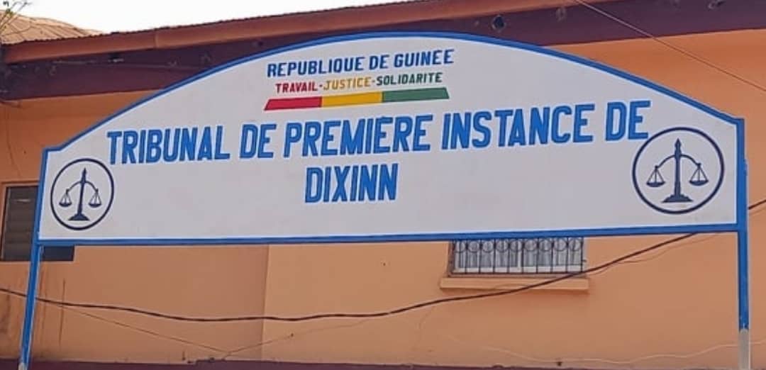 Guinée/Justice : Un entraineur de boxe condamné à six (06) mois de prison ferme pour ‘’escroquerie’’ Guinée/Justice : Un entraineur de boxe condamné à six (06) mois de prison ferme pour ‘’escroquerie’’