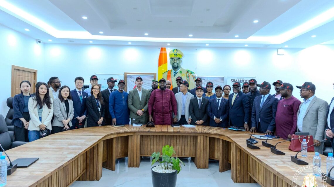 Projet Simandou : Une étape décisive avec la signature des documents contractuels liés au transport maritime du minerai de fer