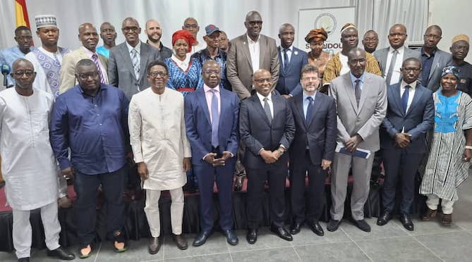 Mines : la Guinée démarre les travaux de levée géophysique aéroportée pour « mieux connaitre » son sous-sol