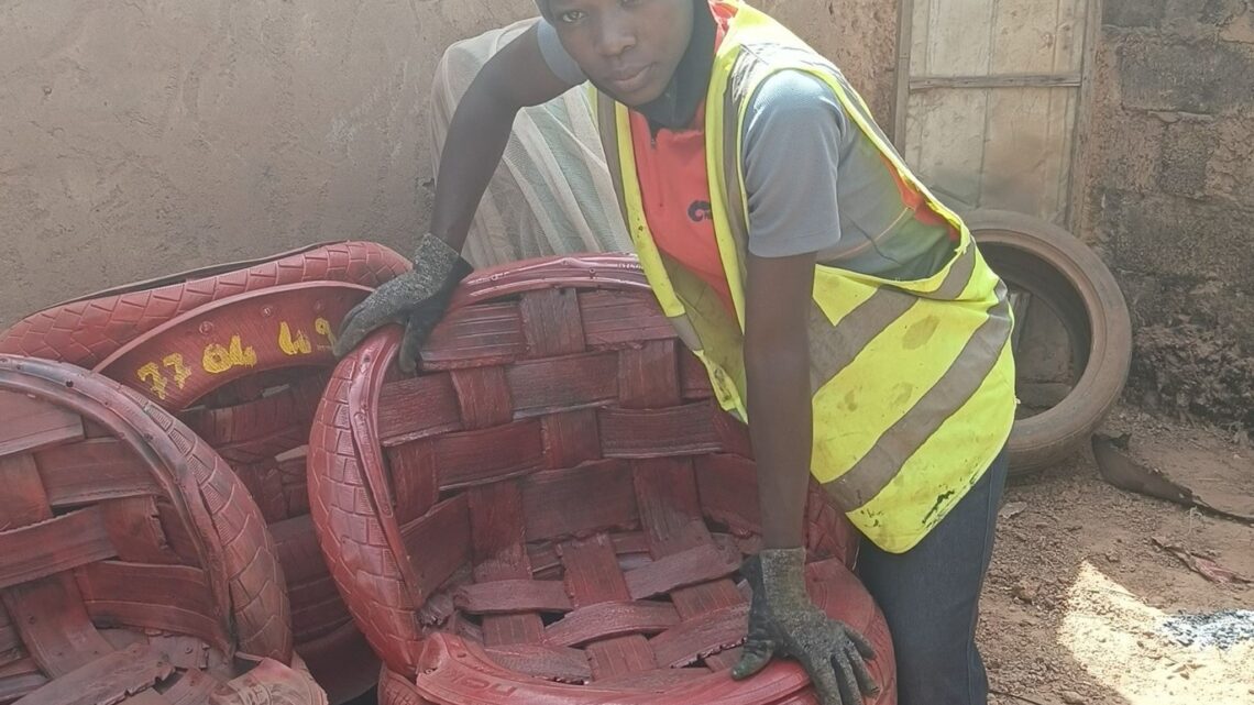 Burkina : Sankara Baguissa donne une seconde vie aux pneus usagés